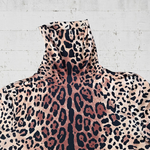 Boston Proper Tan Black Animal Print Leopard Print Turtleneck Top Size Small - Picture 3 of 8